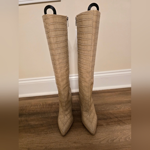 Gianni Bini leather boot - Picture 2 of 5